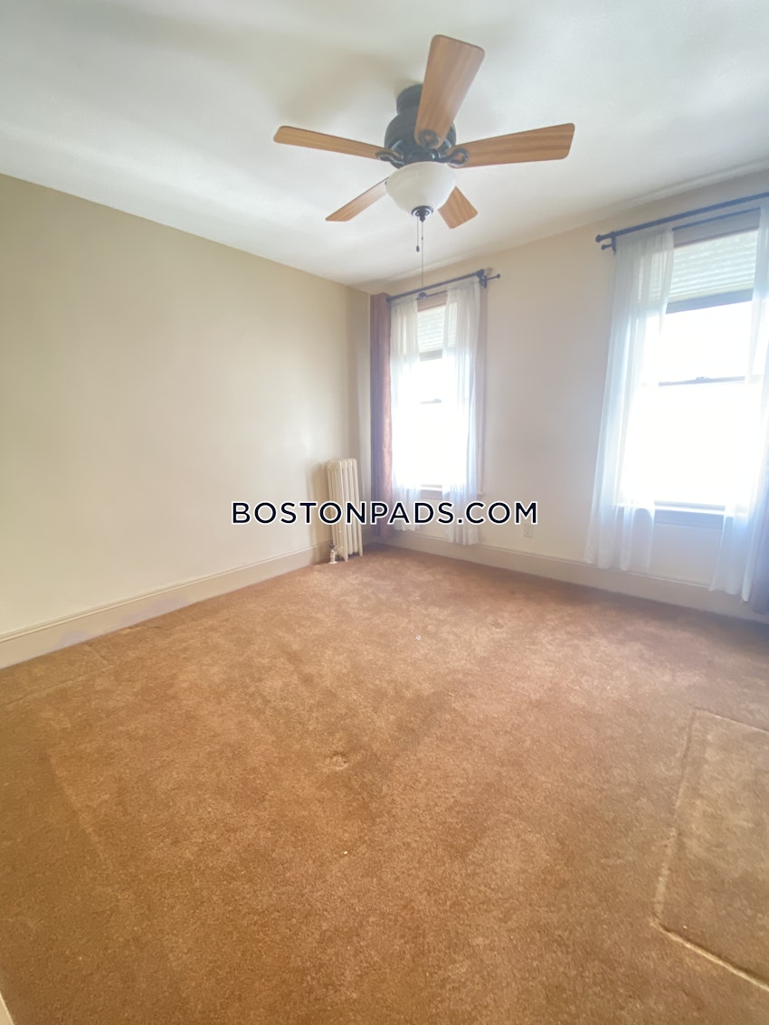 MEDFORD - TUFTS - 4 Beds, 1 Bath - Image 20