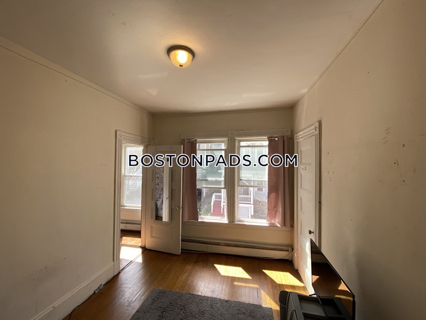 BOSTON - MISSION HILL - 3 Beds, 1 Bath - Image 6