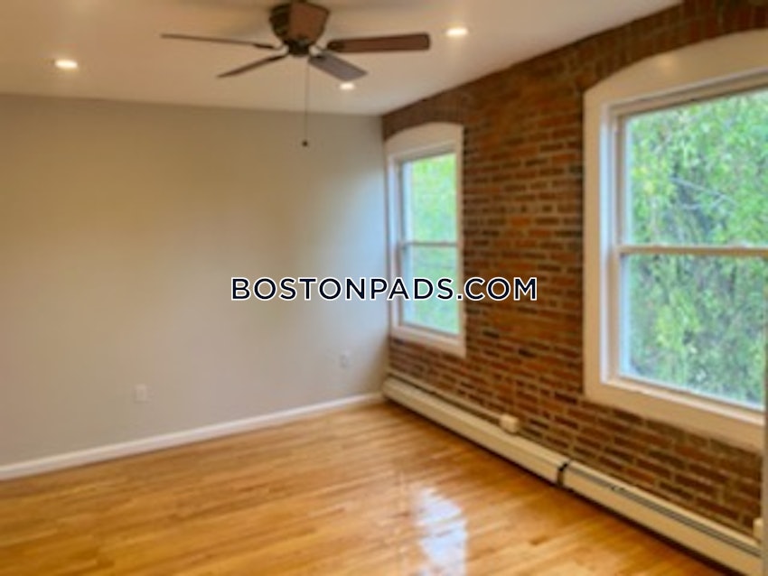 BOSTON - NORTH END - 3 Beds, 1 Bath - Image 5