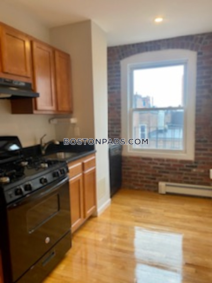 BOSTON - NORTH END - 3 Beds, 1 Bath - Image 2