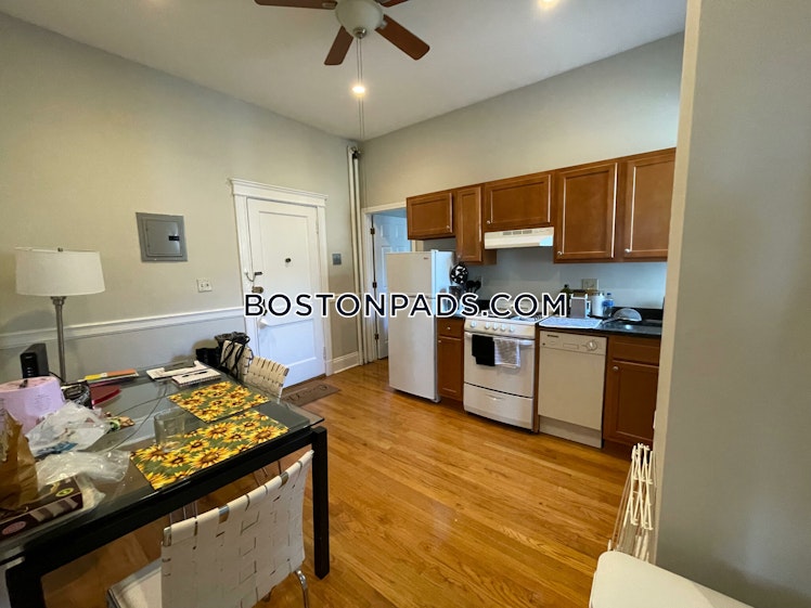 Commonwealth Ave., Boston