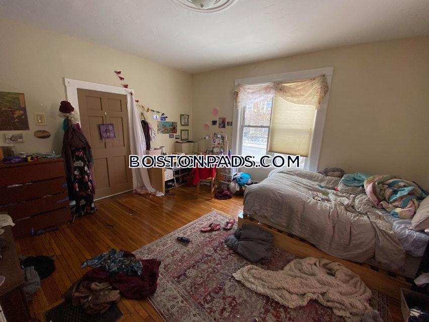 BOSTON - ALLSTON - 4 Beds, 1 Bath - Image 11