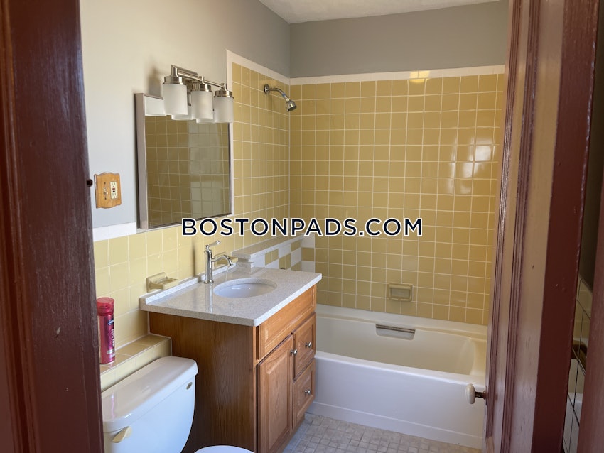 BOSTON - ROSLINDALE - 3 Beds, 1 Bath - Image 28