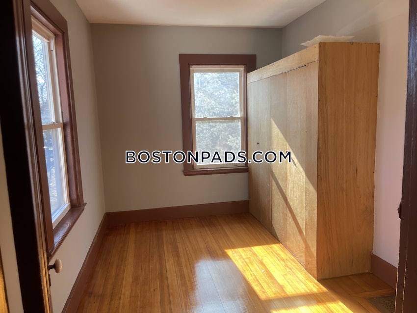 BOSTON - ROSLINDALE - 3 Beds, 1 Bath - Image 25