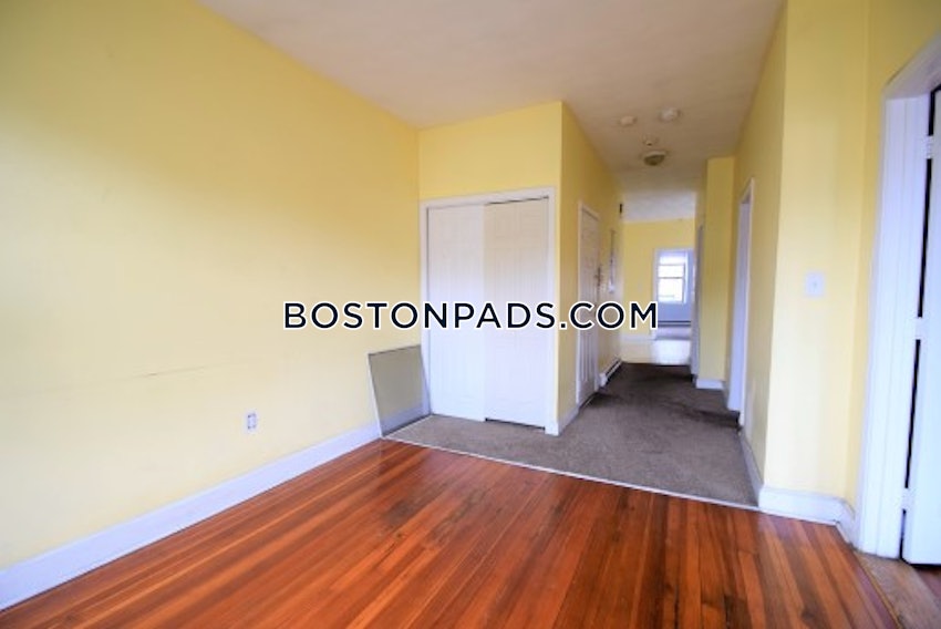 BOSTON - MISSION HILL - 3 Beds, 1 Bath - Image 10