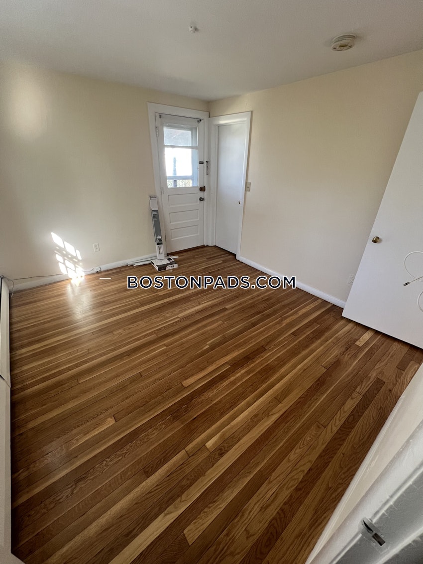 QUINCY - NORTH QUINCY - 1 Bed, 1 Bath - Image 12