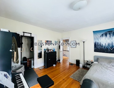 Boston - 6 Beds, 2 Baths