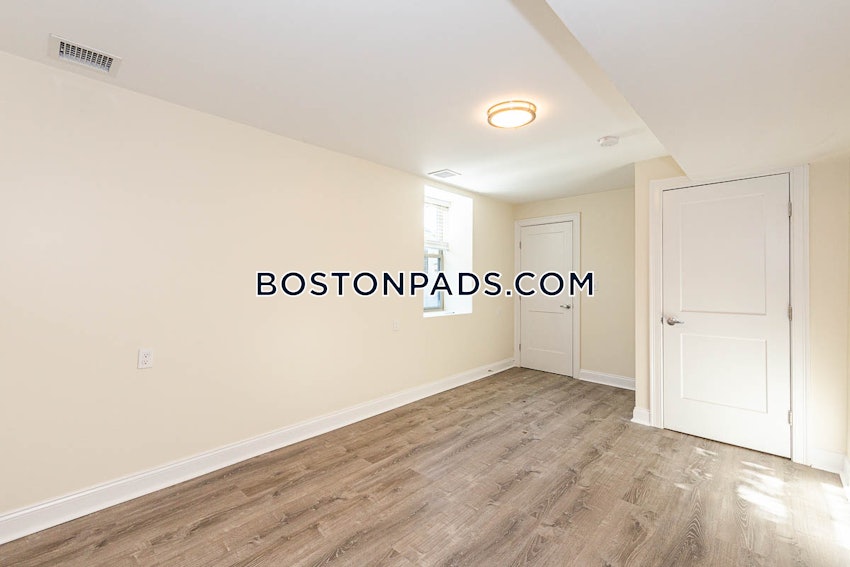 MEDFORD - TUFTS - 4 Beds, 4.5 Baths - Image 18