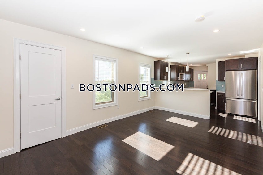 MEDFORD - TUFTS - 4 Beds, 4.5 Baths - Image 15