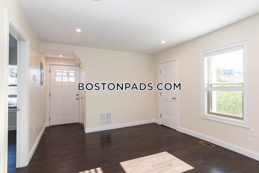 MEDFORD - TUFTS - 4 Beds, 4.5 Baths - Image 14