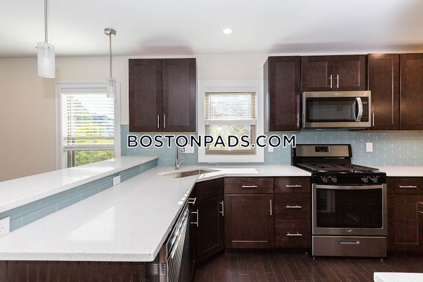 MEDFORD - TUFTS - 4 Beds, 4.5 Baths - Image 2