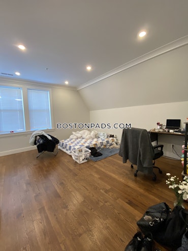 Boston - 4 Beds, 2 Baths