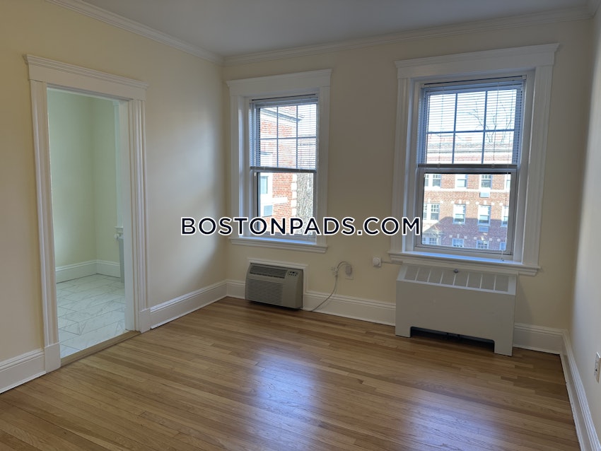 CAMBRIDGE - HARVARD SQUARE - 1 Bed, 1 Bath - Image 5