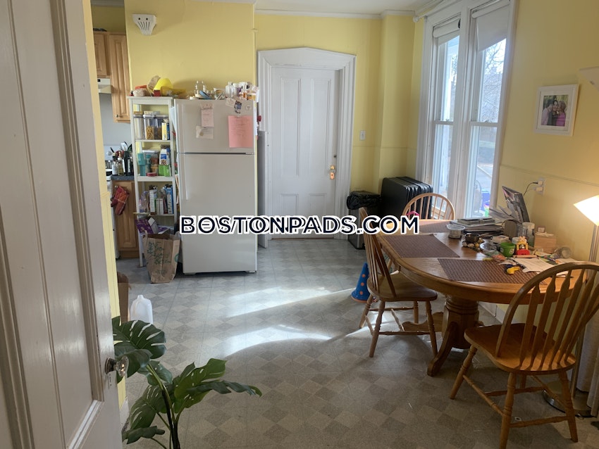 NEWTON - NEWTONVILLE - 3 Beds, 1 Bath - Image 4