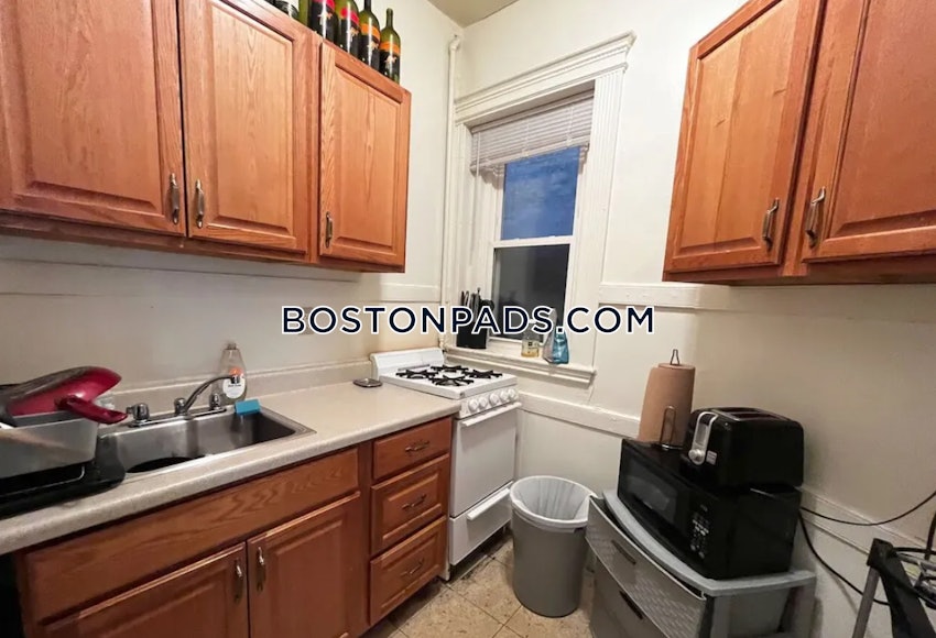 BOSTON - FENWAY/KENMORE - 3 Beds, 1 Bath - Image 3