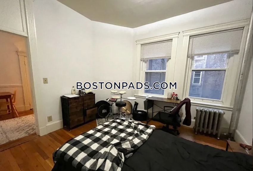 BOSTON - FENWAY/KENMORE - 3 Beds, 1 Bath - Image 5