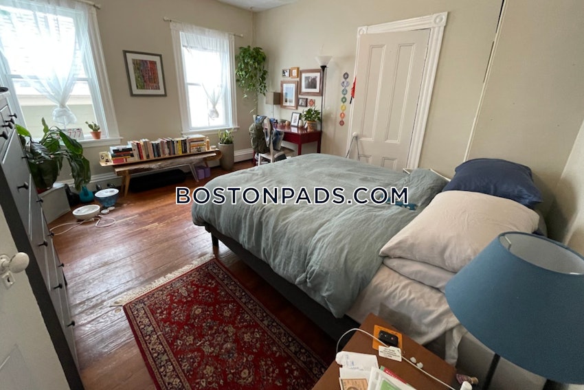 SOMERVILLE- DALI/ INMAN SQUARES - 4 Beds, 1 Bath - Image 4