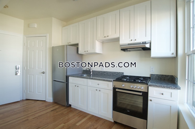 East Broadway, Boston