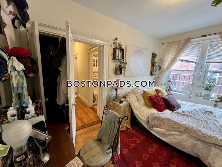 Commonwealth Ave., Boston