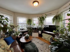 Leverett Ave/>, Boston