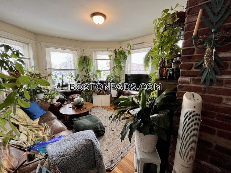 Commonwealth Ave., Boston