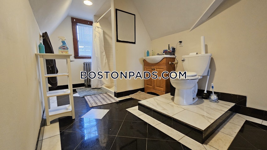 BOSTON - BRIGHTON - BOSTON COLLEGE - 7 Beds, 3 Baths - Image 2