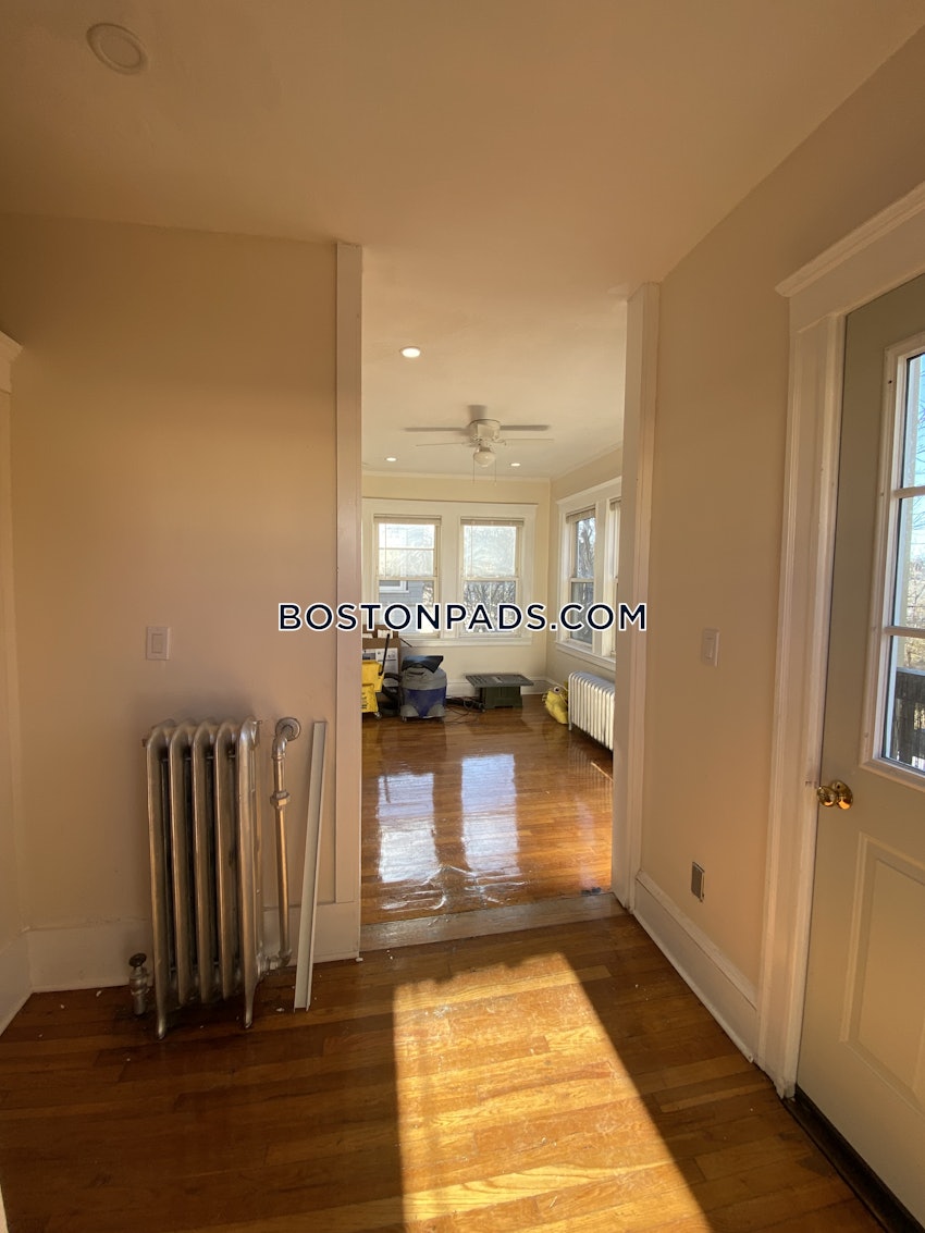 BOSTON - ROSLINDALE - 4 Beds, 1 Bath - Image 12