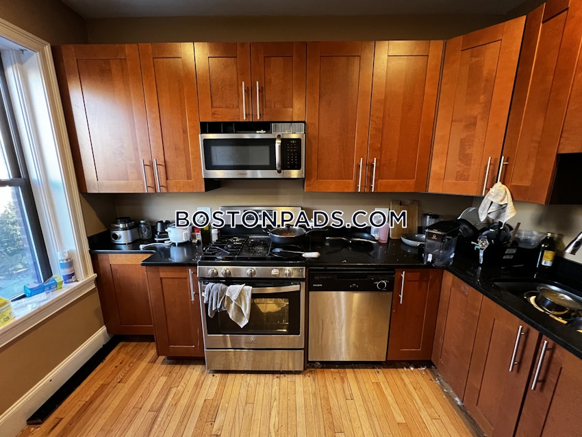 BOSTON - BRIGHTON - CLEVELAND CIRCLE - 5 Beds, 2 Baths - Image 9