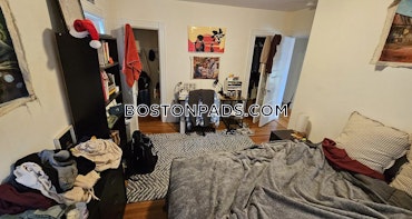 Boston - 6 Beds, 2.5 Baths