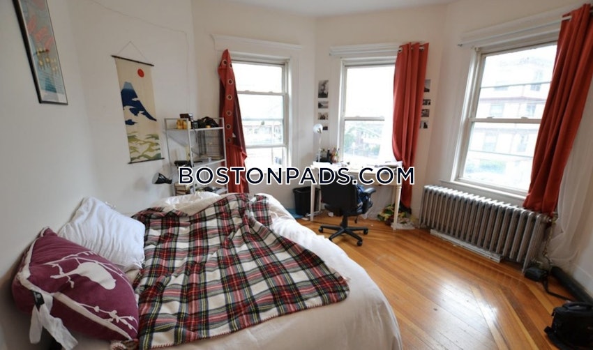 BOSTON - BRIGHTON - OAK SQUARE - 5 Beds, 2 Baths - Image 1