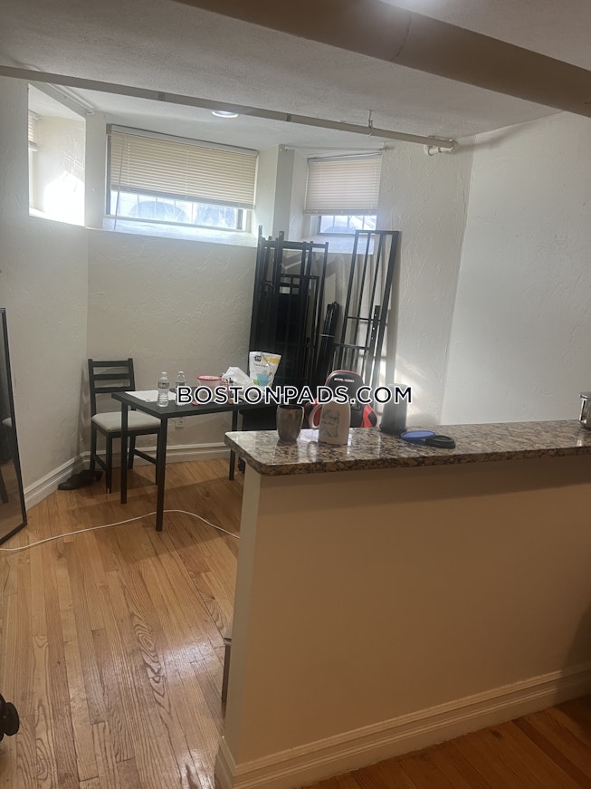 Boston - $2,800+ /mo