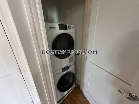 Lafayette St. Salem photo 3