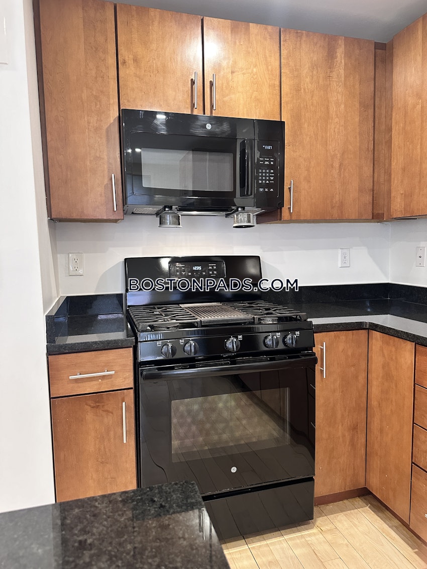 BOSTON - BRIGHTON- WASHINGTON ST./ ALLSTON ST. - 3 Beds, 1 Bath - Image 3