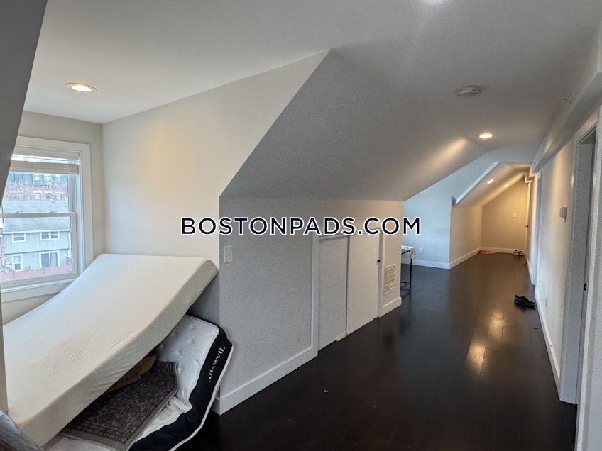 Boston - $8,400+ /month