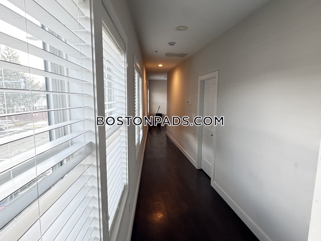 Boston - $8,400+ /mo