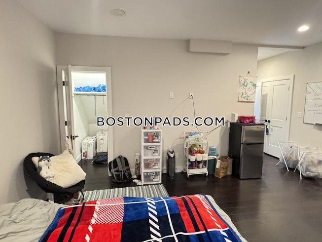 Boston - $8,400+ /mo