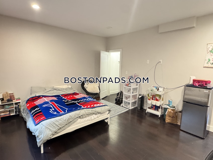 Boston - $8,400+ /month