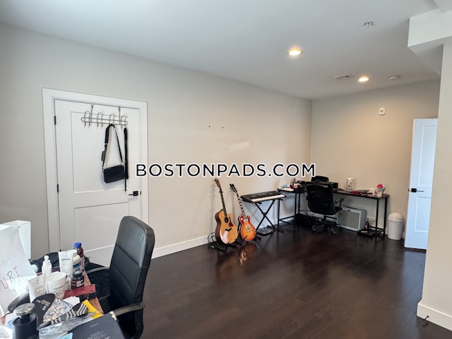 Boston - $8,400+ /mo