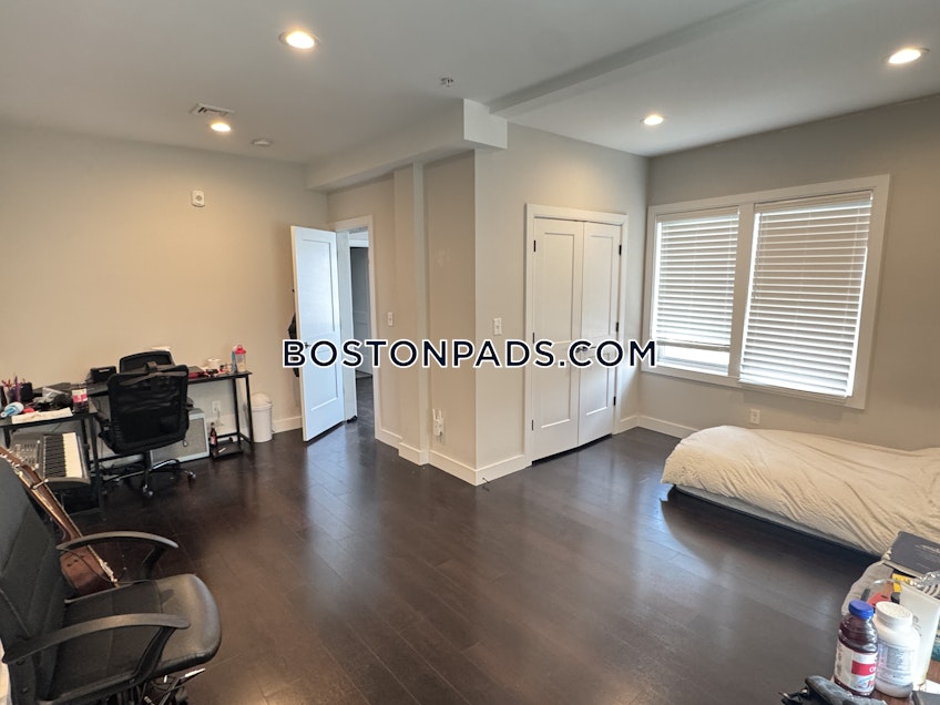 Boston - $8,400+ /month