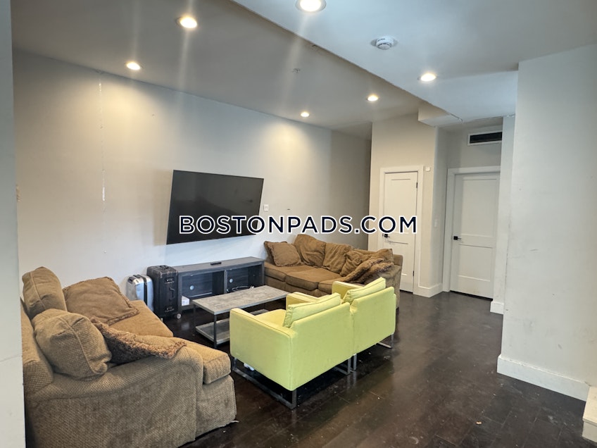 Boston - $8,400+ /month