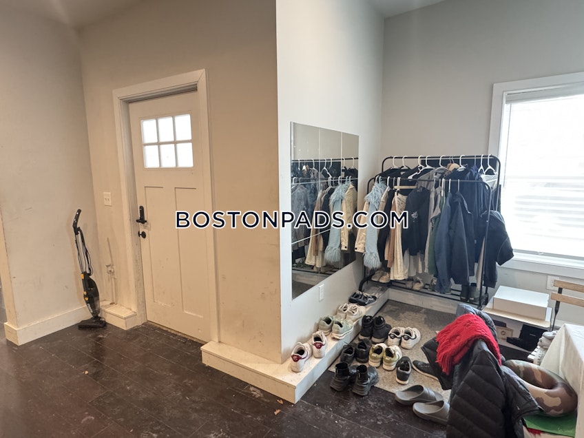 Boston - $8,400+ /month