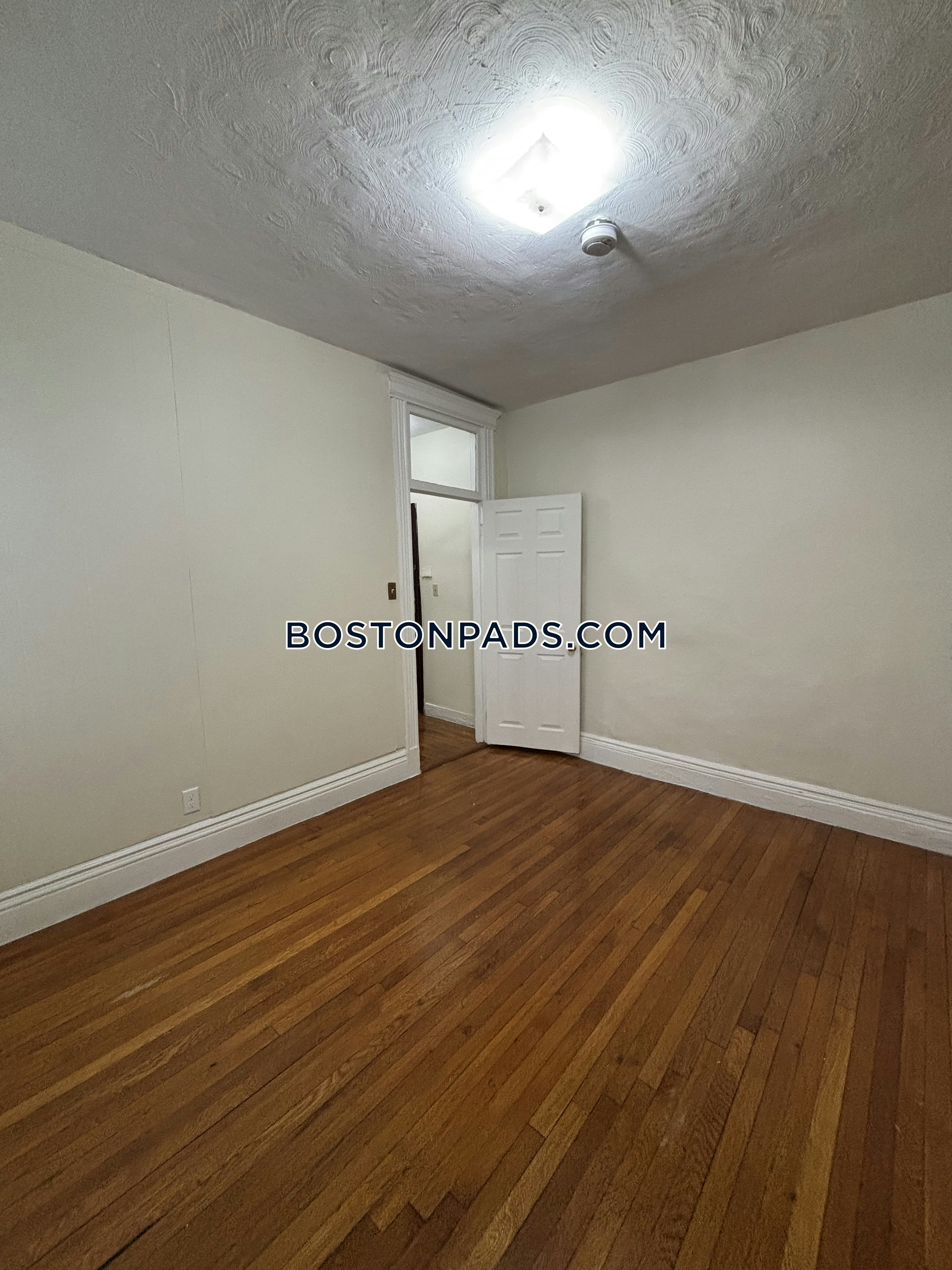 Boston - 1 Beds, 1 Baths