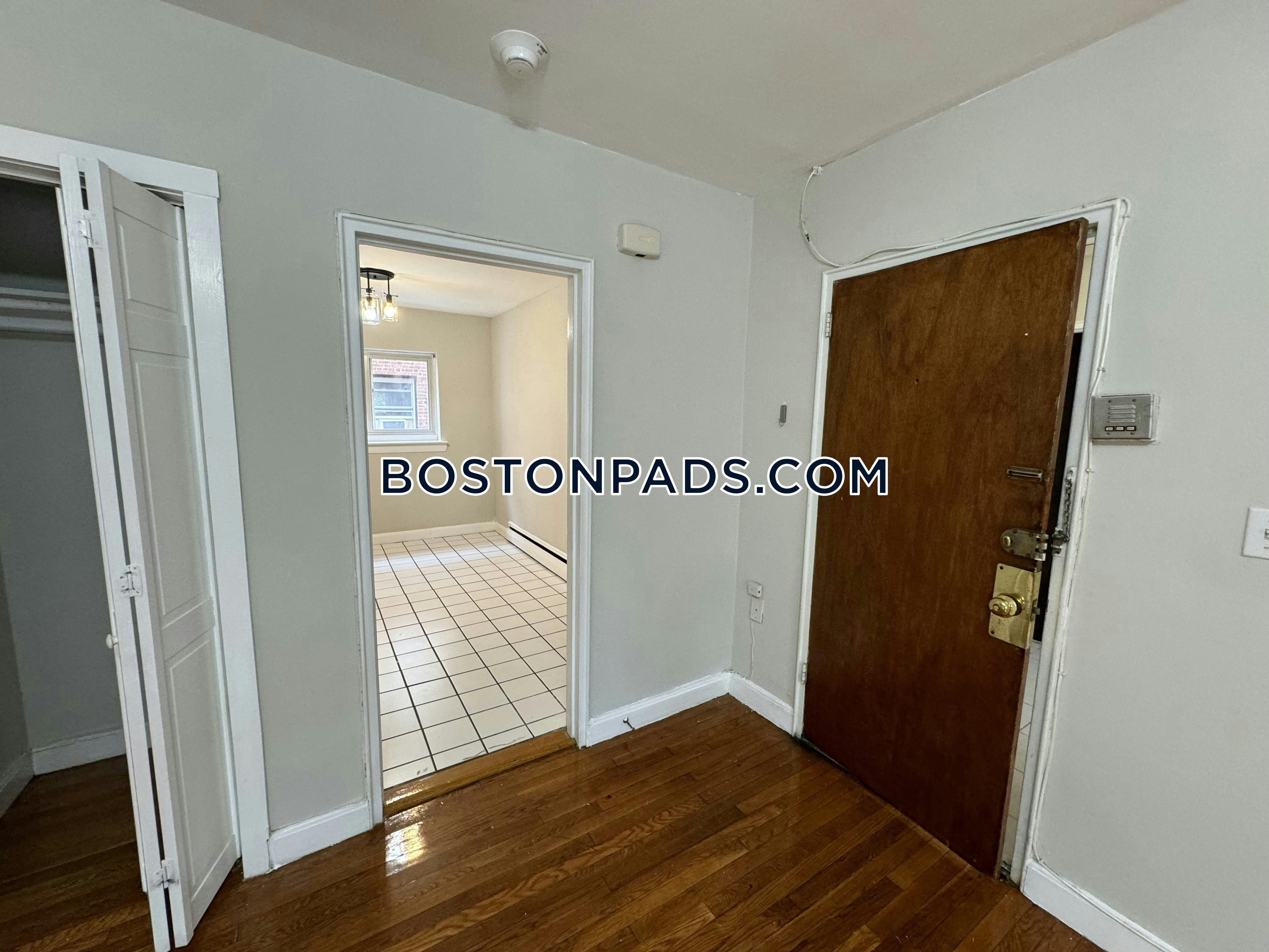 Boston - 1 Beds, 1 Baths