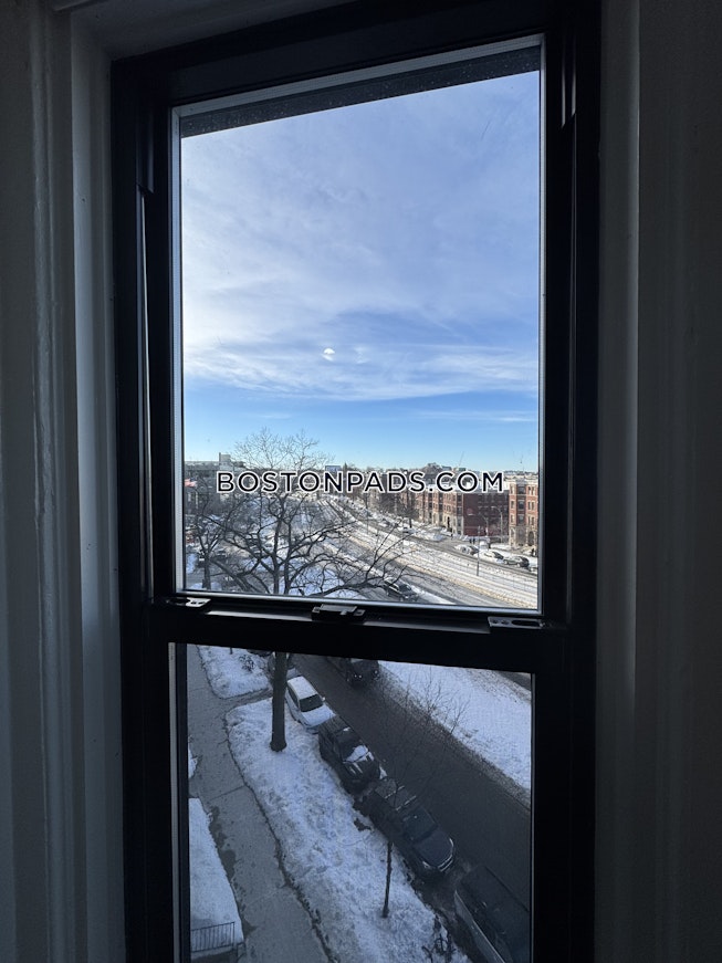 Brookline - $2,400+ /mo