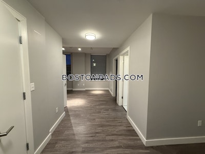 Lynn 2 bedroom 2 baths in Lynn - $2,750 No Fee