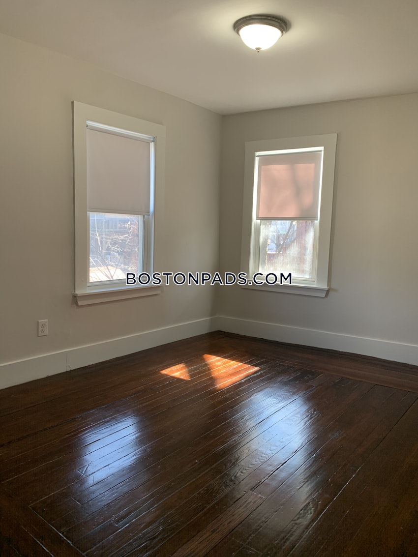 BOSTON - ROXBURY - 4 Beds, 1 Bath - Image 10