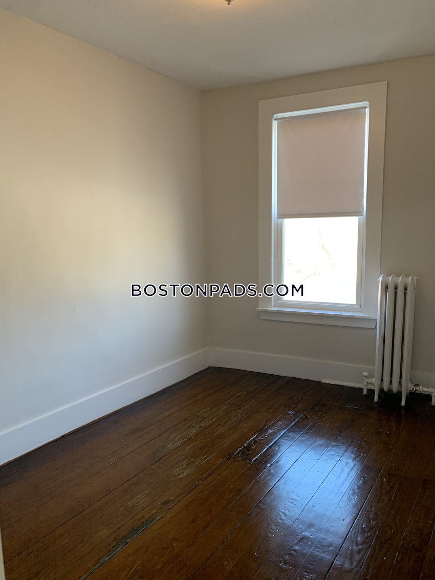 BOSTON - ROXBURY - 4 Beds, 1 Bath - Image 3