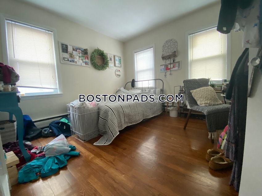 SOMERVILLE - PORTER SQUARE - 3 Beds, 1 Bath - Image 3