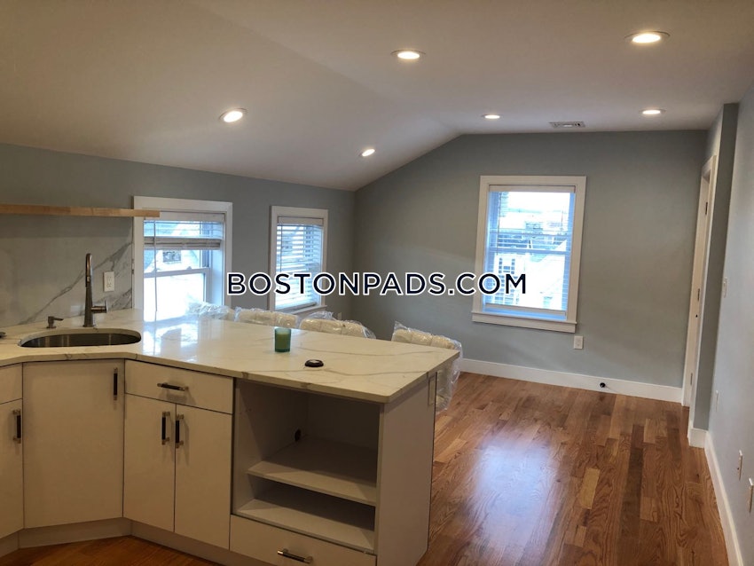 MALDEN - 2 Beds, 2 Baths - Image 3