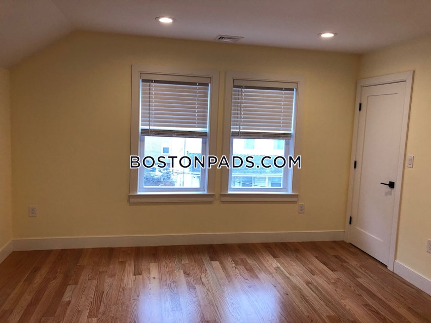 MALDEN - 2 Beds, 2 Baths - Image 6